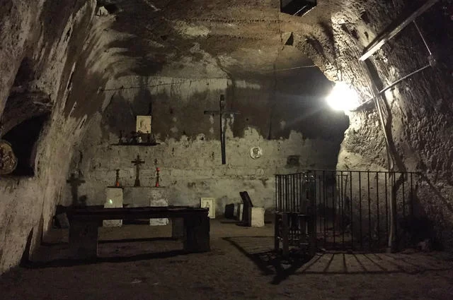 Катакомбы Неаполя Катакомбы Неаполя